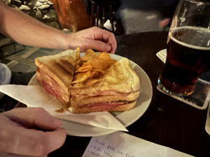 Irish Pub im Europa-Center Club Sandwich